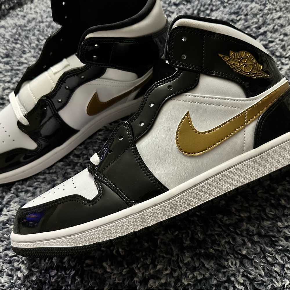 Nike Men's Black, White, and Gold High-Top Sneakers